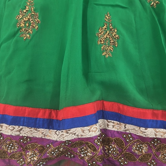 CUSTOM GREEN INDIAN CHURIDAAR PAJAMI SUIT - Picture 2 of 9